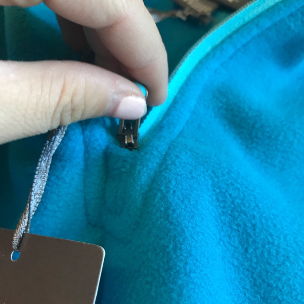 Half Zip no trades ❤️ - Picture 3 of 4